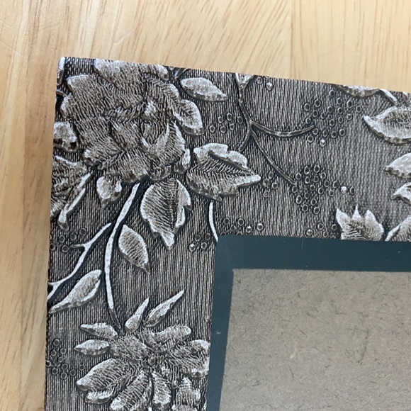 Flower Design Picture Frame - Picture 3 of 5